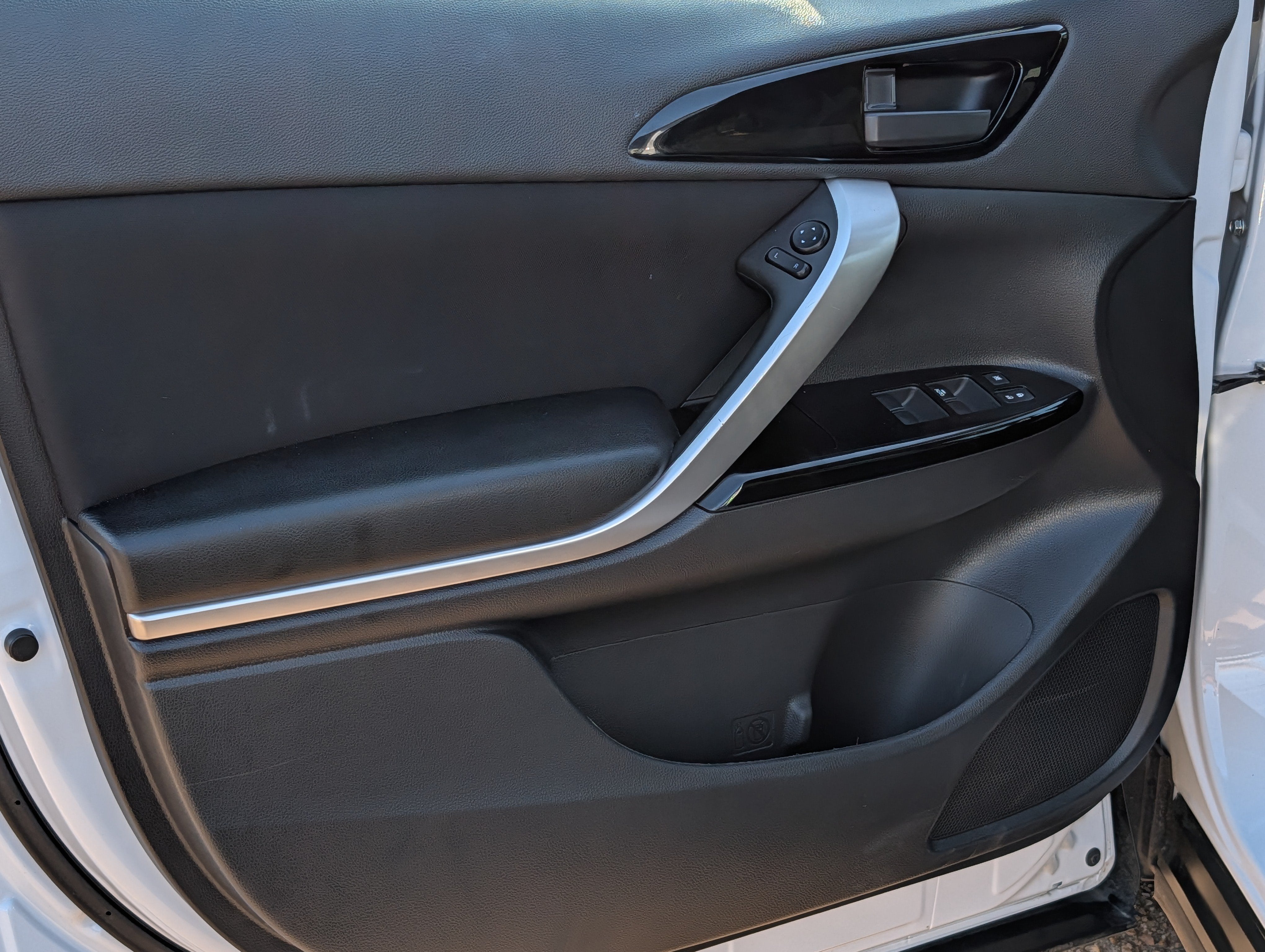 2025 Mitsubishi Eclipse Cross LE