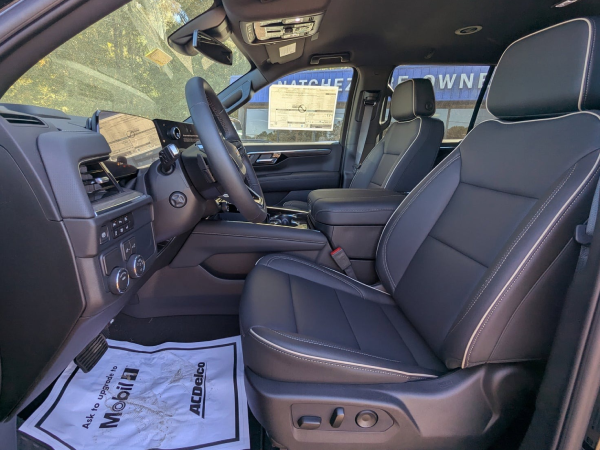 2026 Chevy Tahoe Front seats