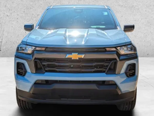 2025 Chevrolet Colorado Front view