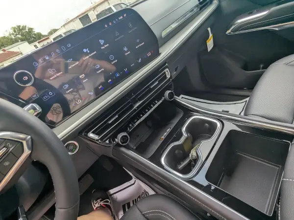 2025 Chevrolet Traverse Display