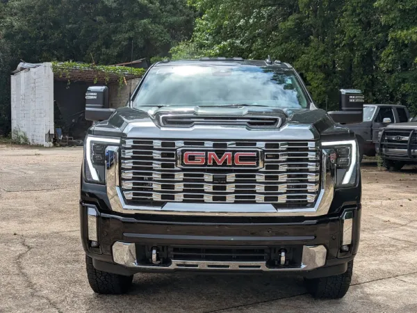 2025 GMC Sierra HD Front view
